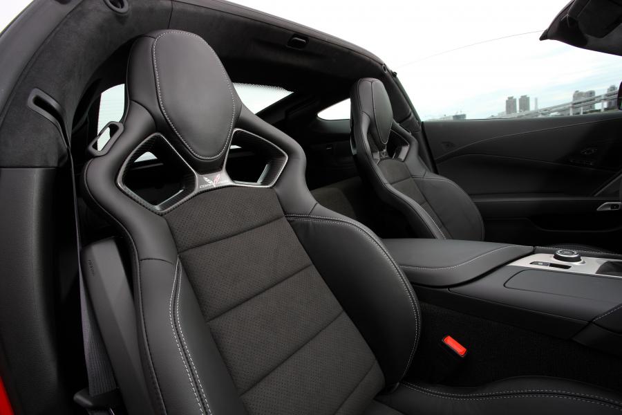  Chevrolet Corvette Stingray Coupe 2013 года  (JP) (фото 3 из 14)